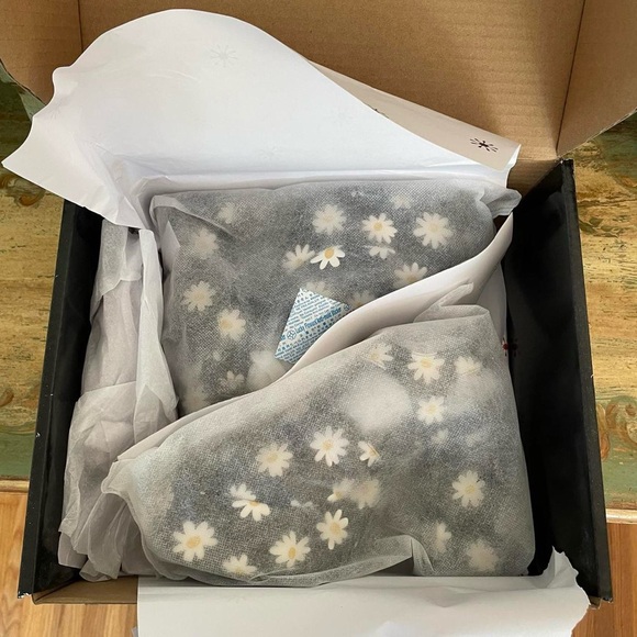 🌼 dELiA*s by DOLLS KILL • Daisy Daze / What's The Buzz Platform Heels - Picture 12 of 12